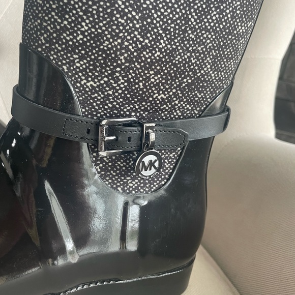 Michael Kors MK Charm black and white Rain boots Size 9 - Picture 3 of 13